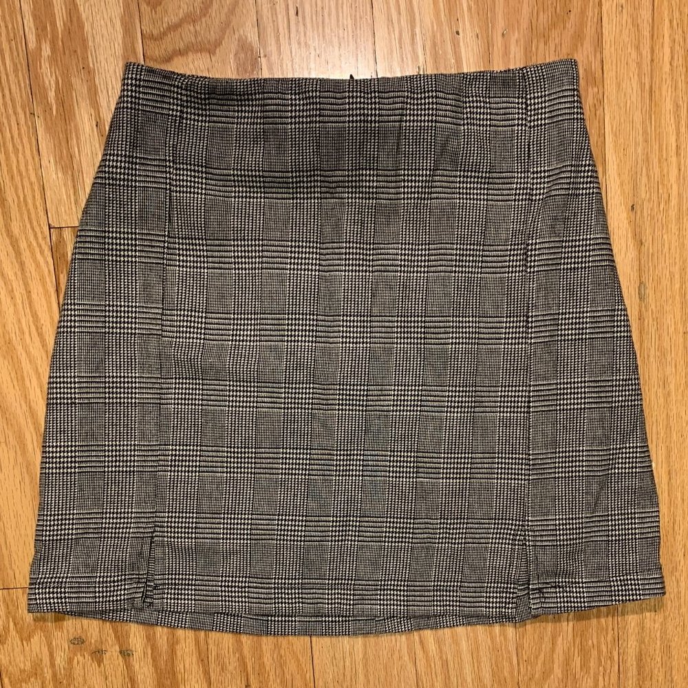 Black and White Plaid Mini Skirt - Brandy Melville (John Galt)